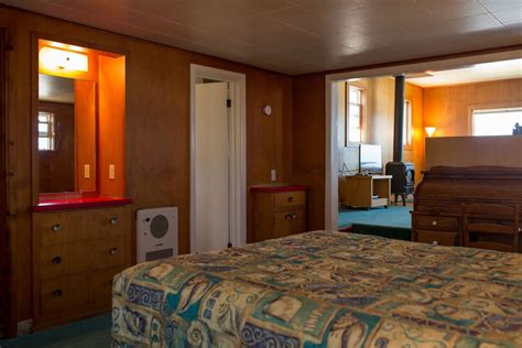Ester lee - Enjoy a comfortable night's rest in the 2 Bedroom Cottage Deluxe w/kitchen, Oceanview when you stay with us at the Ester Lee Motel in Lincoln City, Oregon